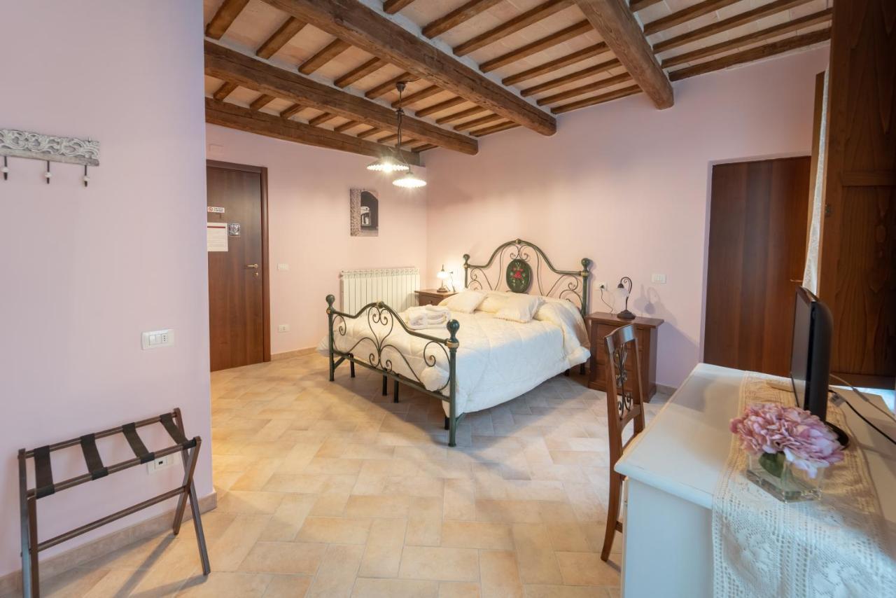 Albergo La Loggia Di San Martino Gualdo Tadino Luaran gambar