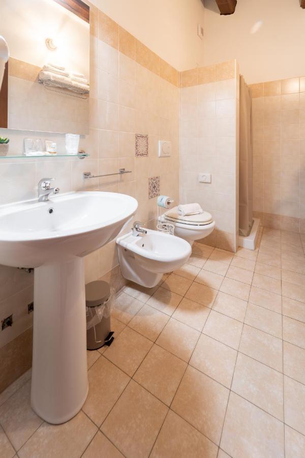 Albergo La Loggia Di San Martino Gualdo Tadino Luaran gambar