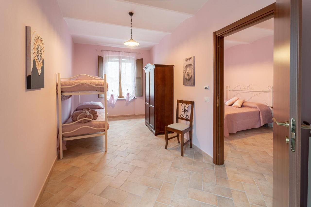 Albergo La Loggia Di San Martino Gualdo Tadino Luaran gambar