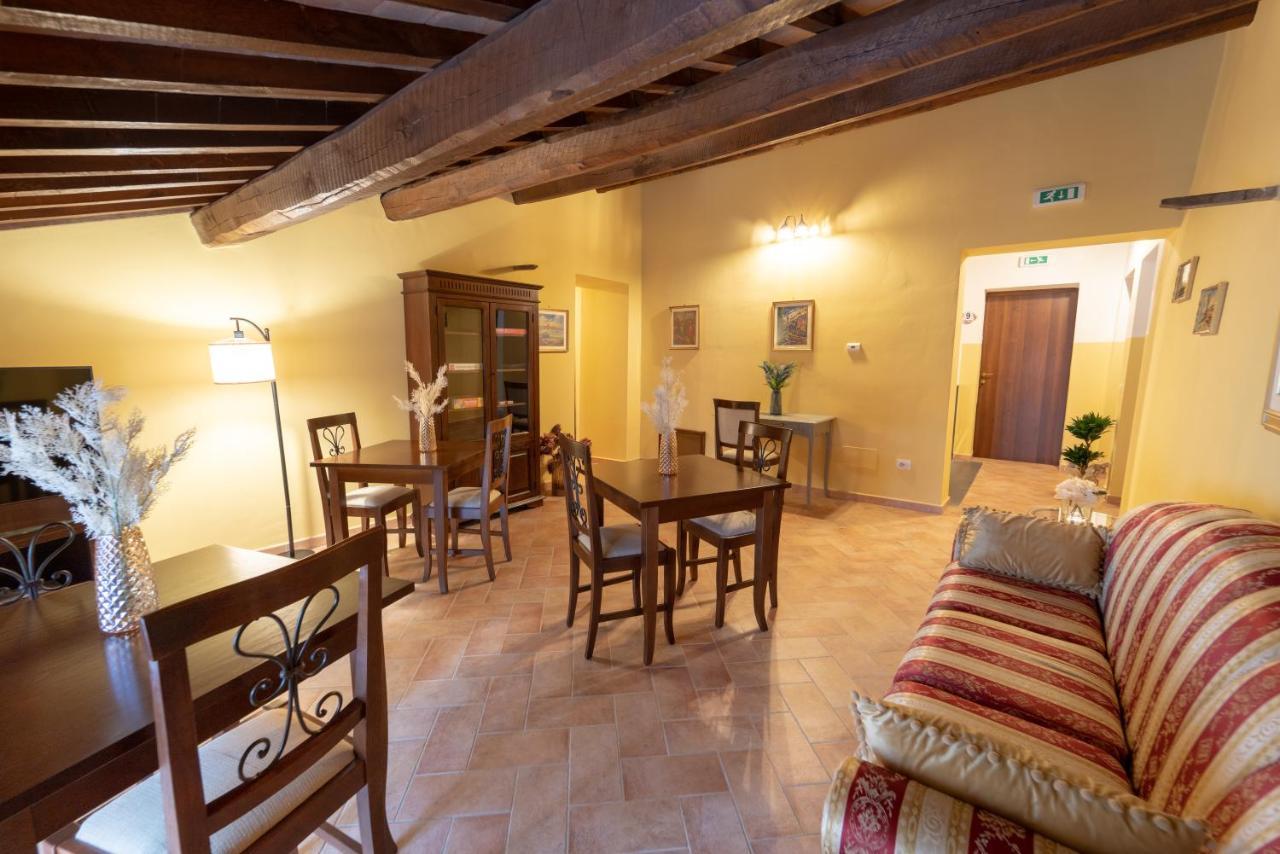 Albergo La Loggia Di San Martino Gualdo Tadino Luaran gambar