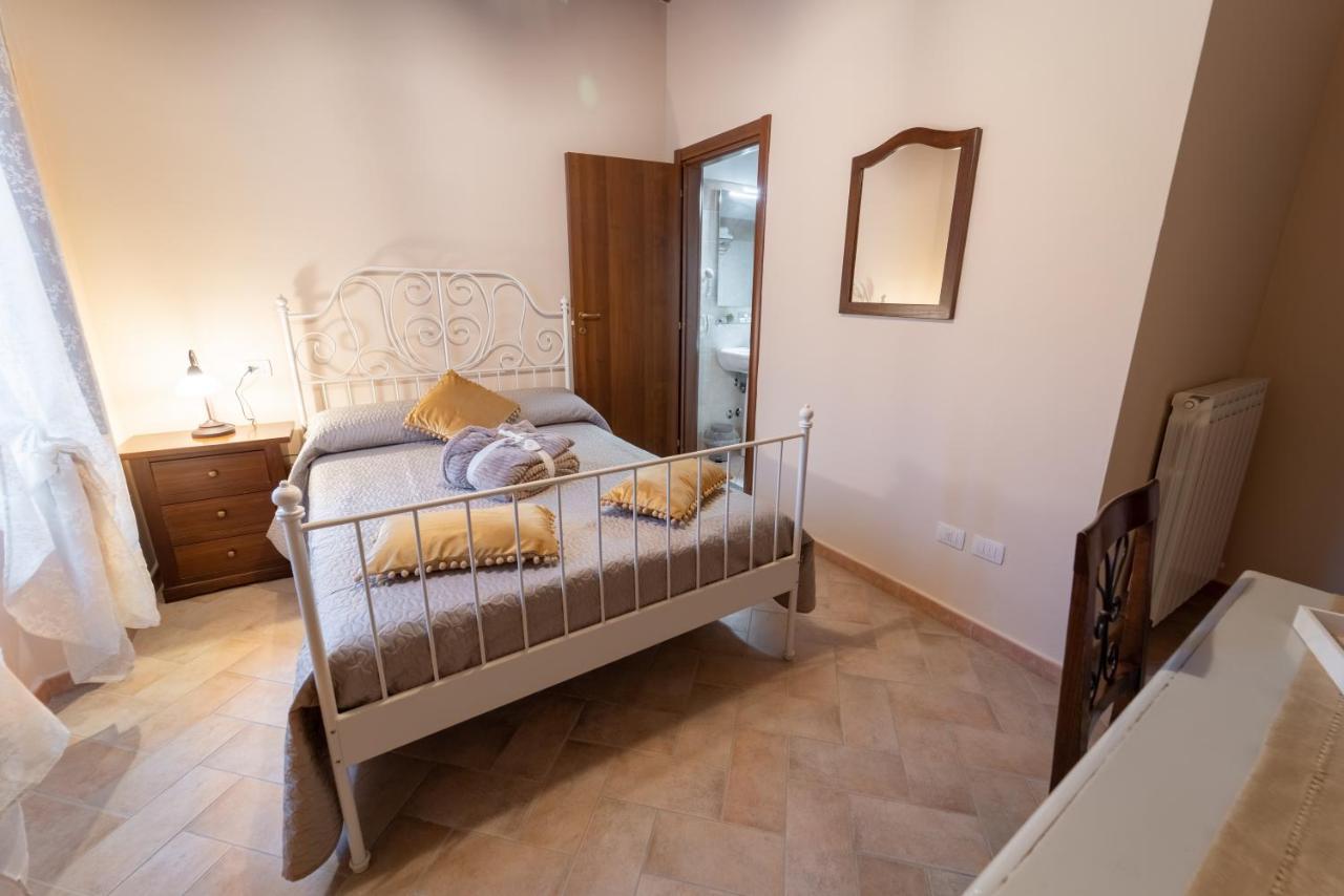 Albergo La Loggia Di San Martino Gualdo Tadino Luaran gambar