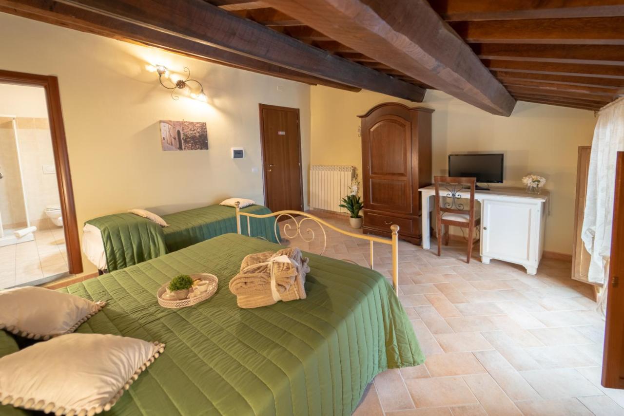 Albergo La Loggia Di San Martino Gualdo Tadino Luaran gambar