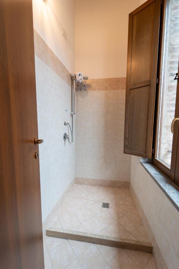 Albergo La Loggia Di San Martino Gualdo Tadino Luaran gambar