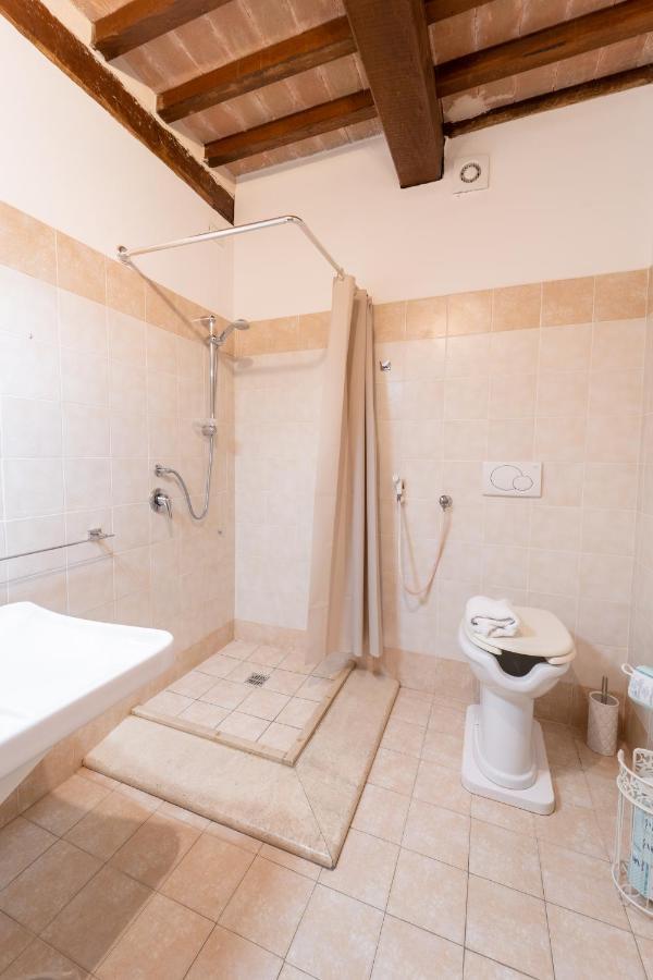 Albergo La Loggia Di San Martino Gualdo Tadino Luaran gambar