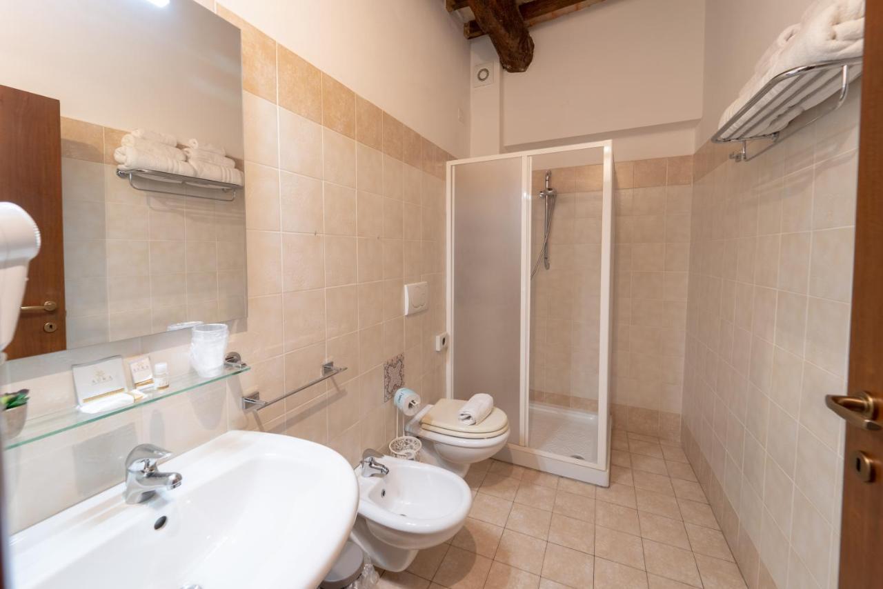 Albergo La Loggia Di San Martino Gualdo Tadino Luaran gambar