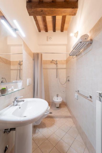 Albergo La Loggia Di San Martino Gualdo Tadino Luaran gambar